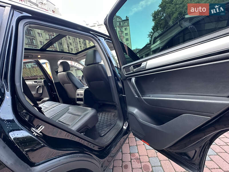 Позашляховик / Кросовер Volkswagen Touareg 2012 в Івано-Франківську