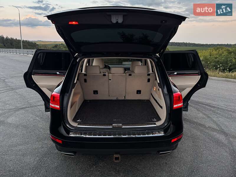 Внедорожник / Кроссовер Volkswagen Touareg 2013 в Ровно