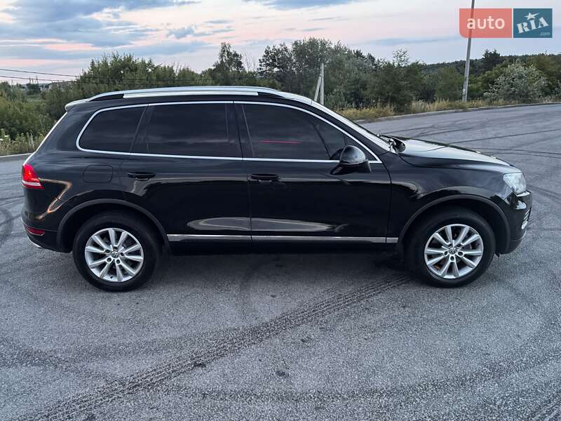 Внедорожник / Кроссовер Volkswagen Touareg 2013 в Ровно