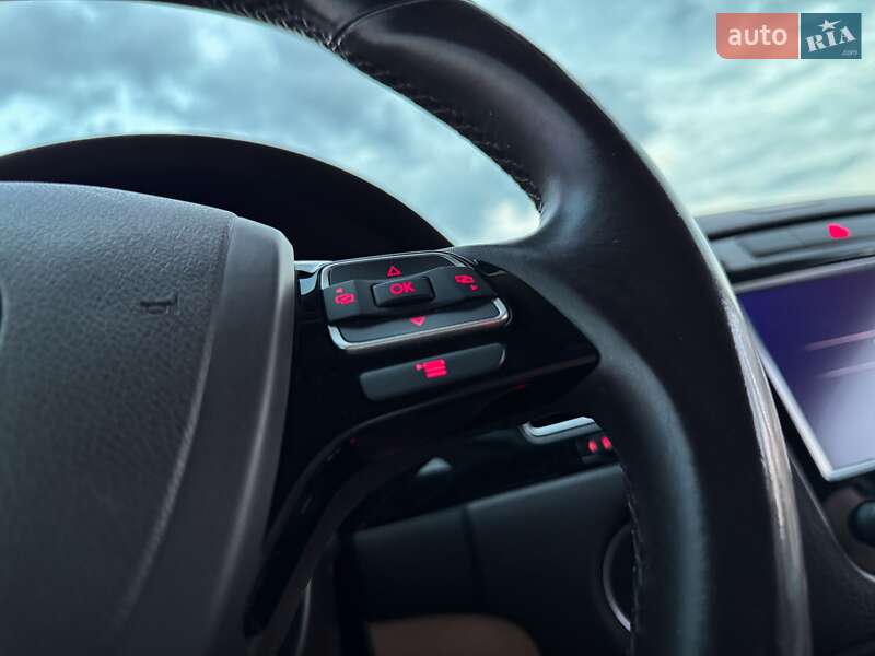 Внедорожник / Кроссовер Volkswagen Touareg 2013 в Ровно