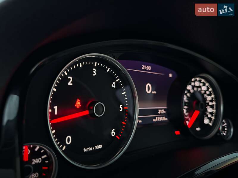 Внедорожник / Кроссовер Volkswagen Touareg 2013 в Ровно