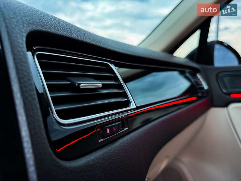Внедорожник / Кроссовер Volkswagen Touareg 2013 в Ровно