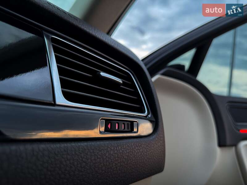 Внедорожник / Кроссовер Volkswagen Touareg 2013 в Ровно
