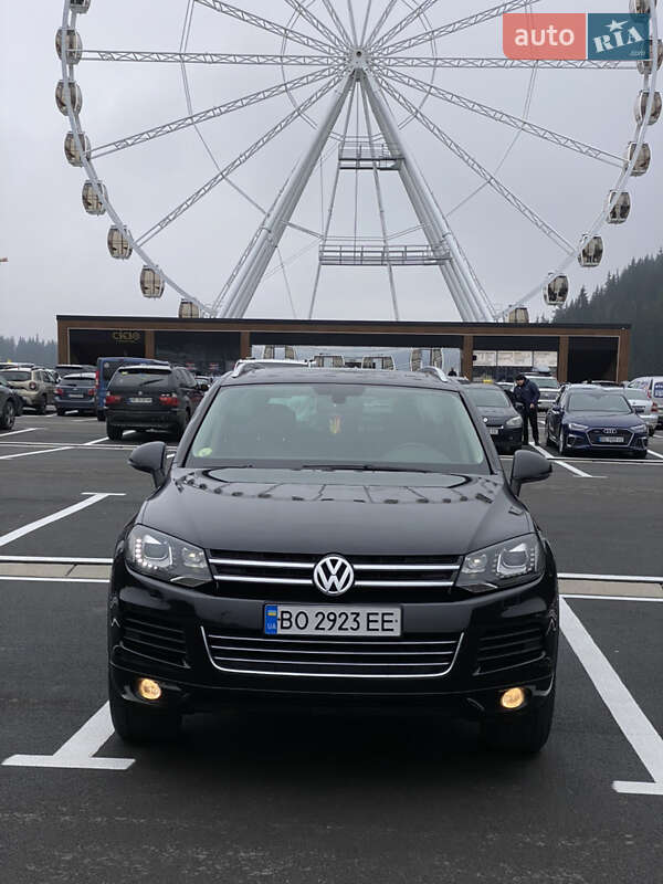Внедорожник / Кроссовер Volkswagen Touareg 2011 в 