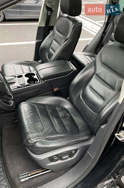 Внедорожник / Кроссовер Volkswagen Touareg 2011 в 