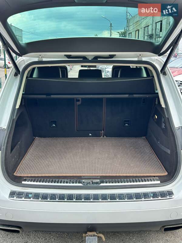 Внедорожник / Кроссовер Volkswagen Touareg 2014 в Сумах