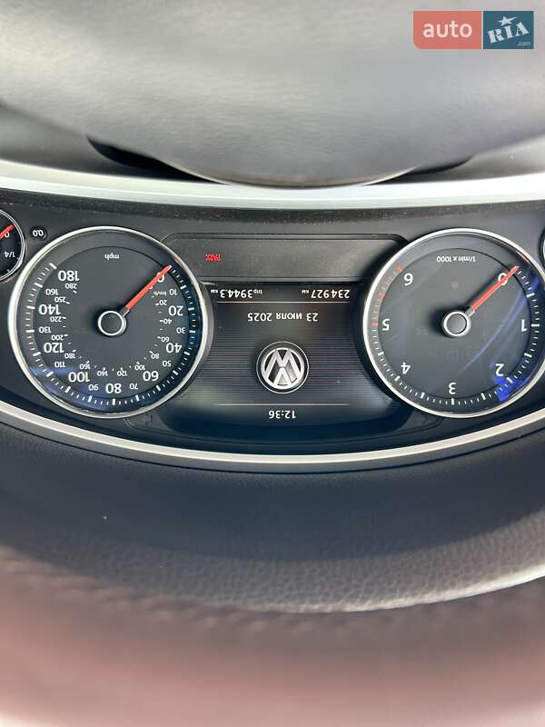 Внедорожник / Кроссовер Volkswagen Touareg 2014 в Сумах