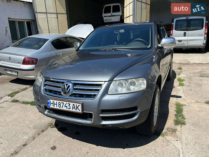 Внедорожник / Кроссовер Volkswagen Touareg 2004 в 
