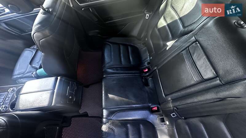 Позашляховик / Кросовер Volkswagen Touareg 2011 в Запоріжжі