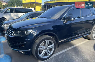 Внедорожник / Кроссовер Volkswagen Touareg 2015 в 