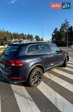 Внедорожник / Кроссовер Volkswagen Touareg 2011 в 