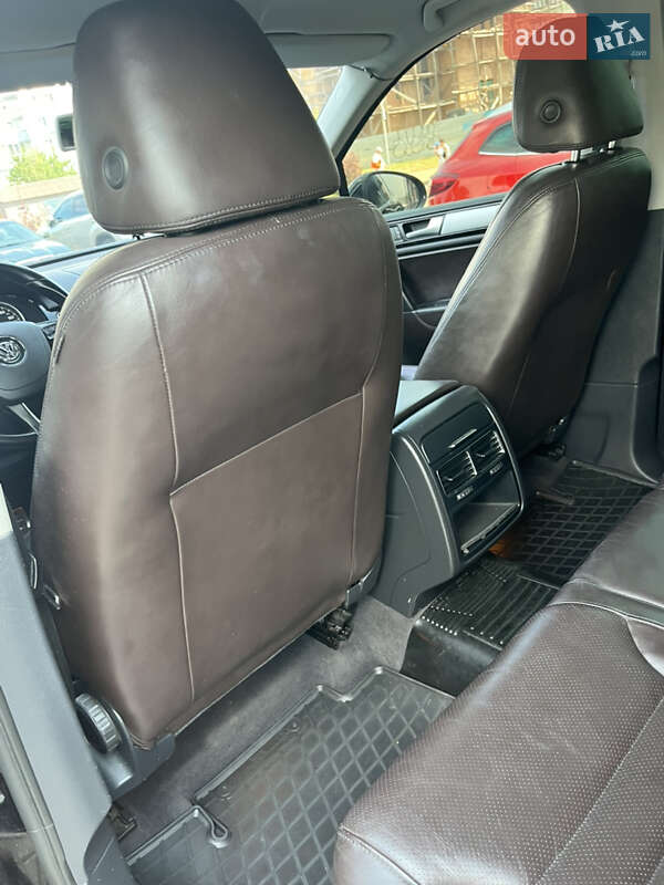 Позашляховик / Кросовер Volkswagen Touareg 2011 в Черкасах