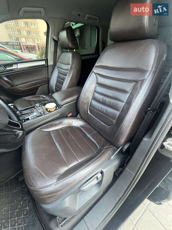 Позашляховик / Кросовер Volkswagen Touareg 2011 в Черкасах