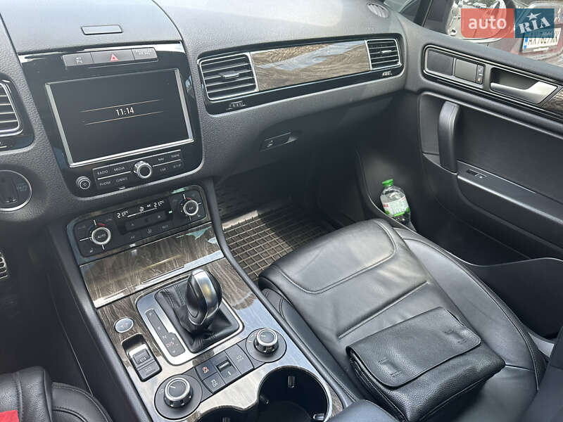 Внедорожник / Кроссовер Volkswagen Touareg 2014 в Харькове