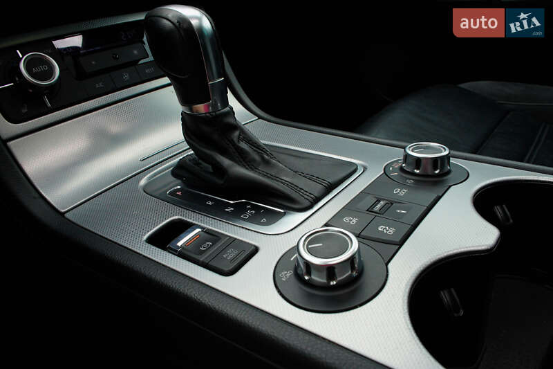 Внедорожник / Кроссовер Volkswagen Touareg 2014 в Житомире