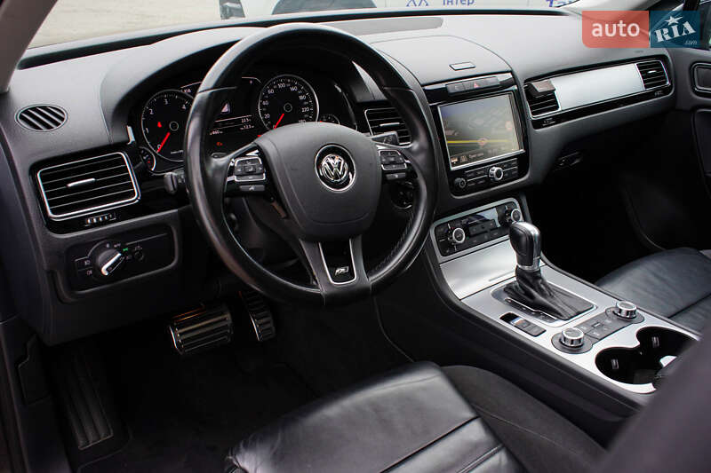 Внедорожник / Кроссовер Volkswagen Touareg 2014 в Житомире
