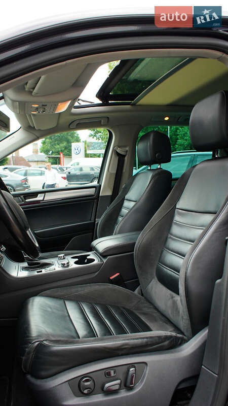 Внедорожник / Кроссовер Volkswagen Touareg 2014 в Житомире