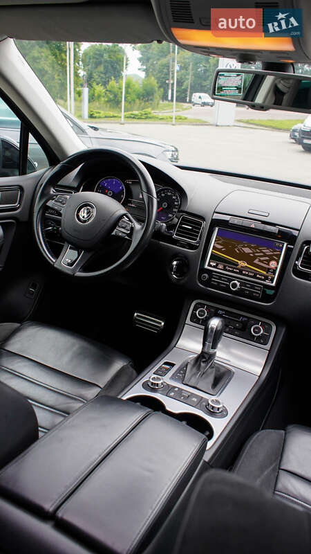 Внедорожник / Кроссовер Volkswagen Touareg 2014 в Житомире