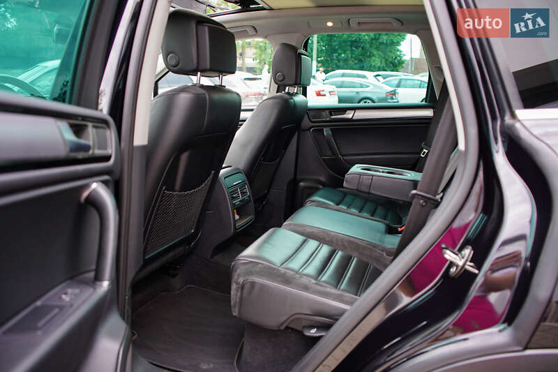 Внедорожник / Кроссовер Volkswagen Touareg 2014 в Житомире
