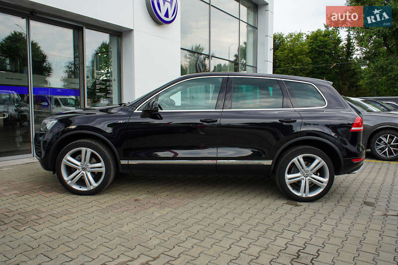 Внедорожник / Кроссовер Volkswagen Touareg 2014 в Житомире