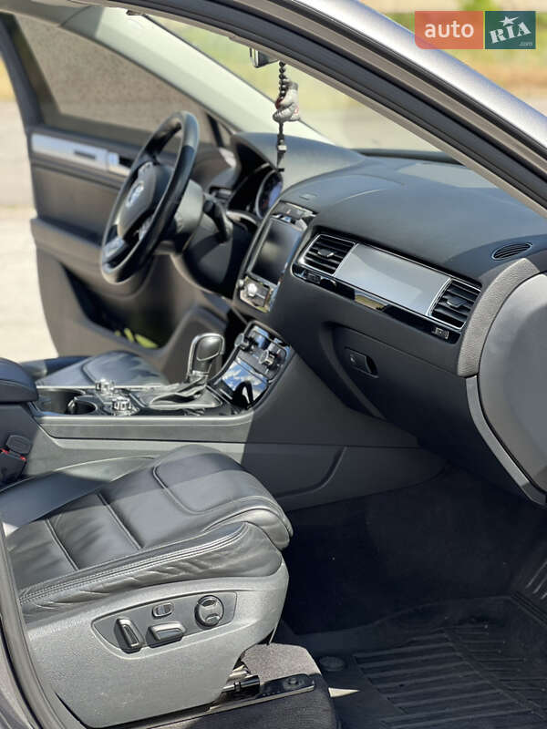 Внедорожник / Кроссовер Volkswagen Touareg 2012 в Жмеринке