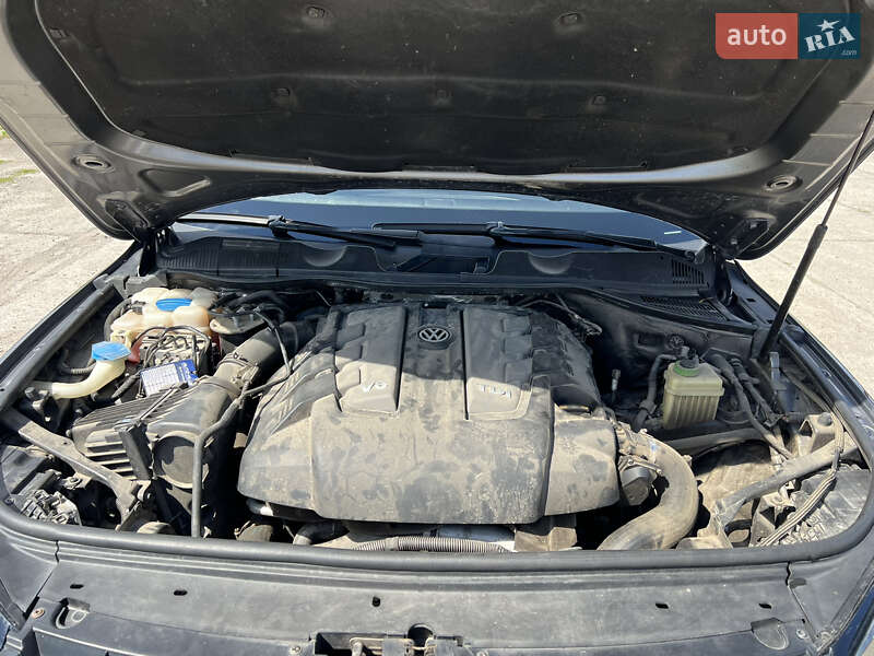Внедорожник / Кроссовер Volkswagen Touareg 2012 в Жмеринке