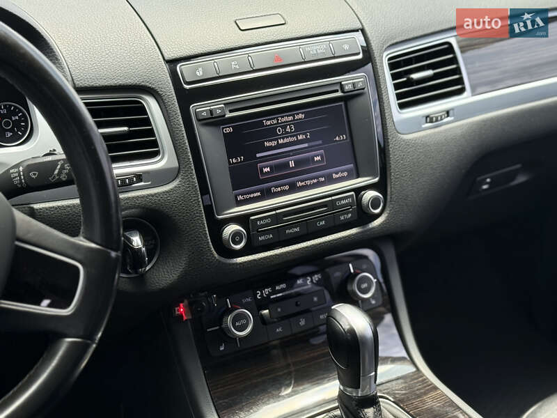 Позашляховик / Кросовер Volkswagen Touareg 2015 в Виноградові