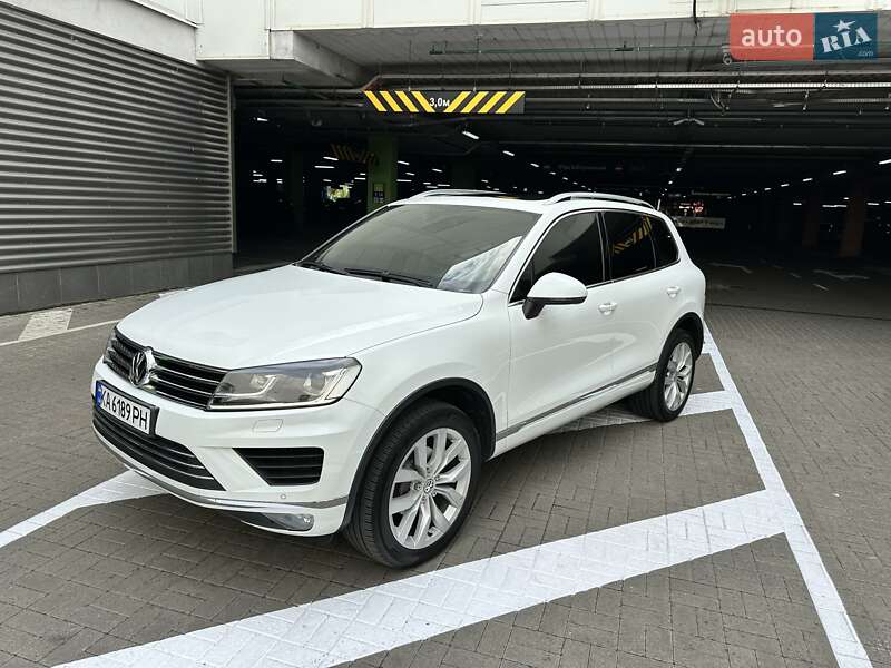 Позашляховик / Кросовер Volkswagen Touareg 2016 в Києві