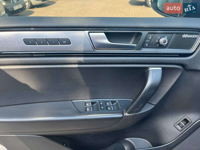 Позашляховик / Кросовер Volkswagen Touareg 2015 в Кривому Розі