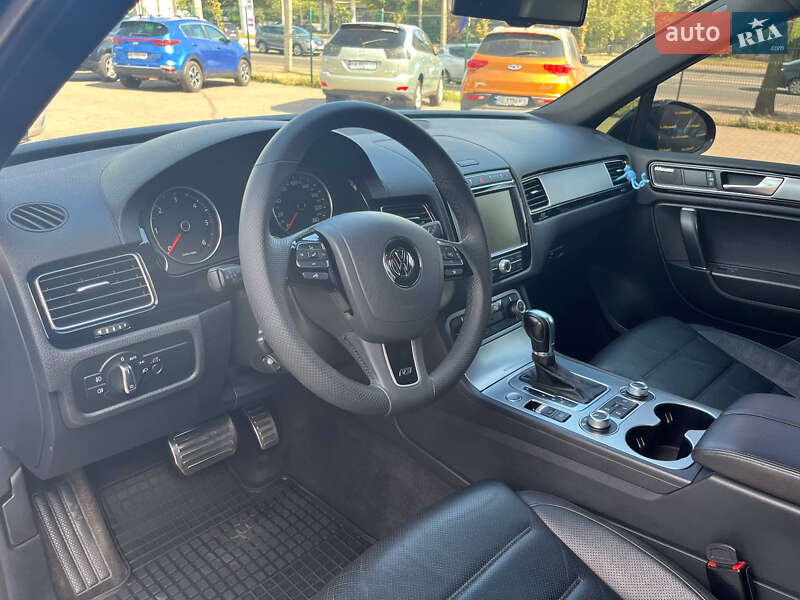 Позашляховик / Кросовер Volkswagen Touareg 2015 в Кривому Розі