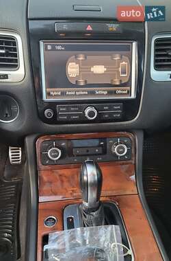 Внедорожник / Кроссовер Volkswagen Touareg 2011 в 