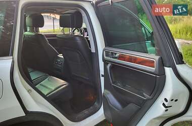 Внедорожник / Кроссовер Volkswagen Touareg 2011 в 