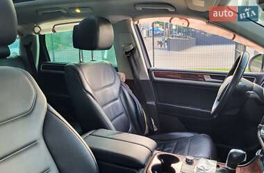 Внедорожник / Кроссовер Volkswagen Touareg 2011 в 