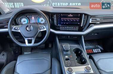 Внедорожник / Кроссовер Volkswagen Touareg 2019 в 