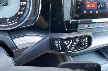 Внедорожник / Кроссовер Volkswagen Touareg 2019 в 