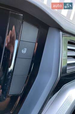 Внедорожник / Кроссовер Volkswagen Touareg 2019 в 