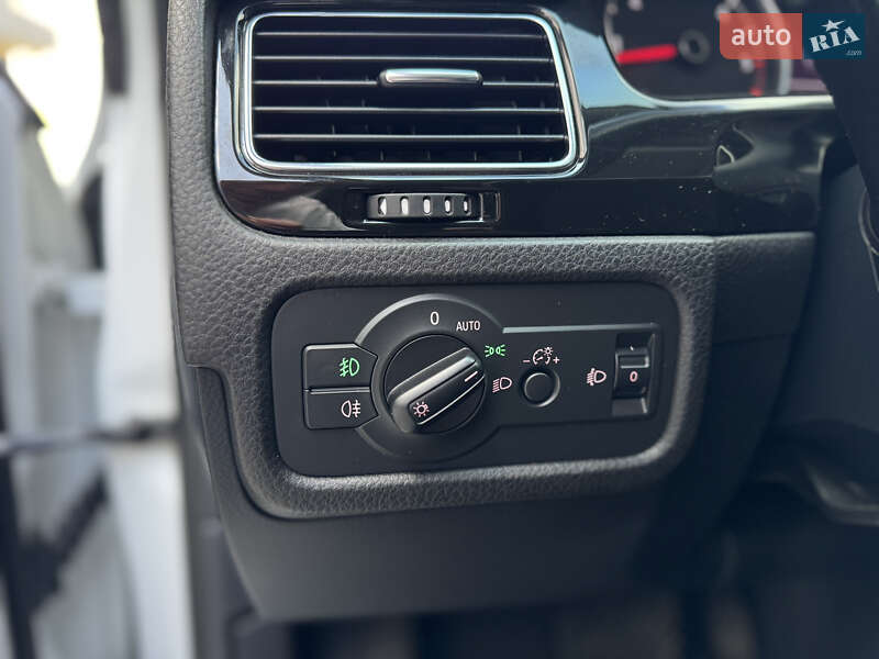 Внедорожник / Кроссовер Volkswagen Touareg 2013 в Львове
