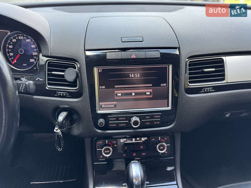 Внедорожник / Кроссовер Volkswagen Touareg 2013 в Львове