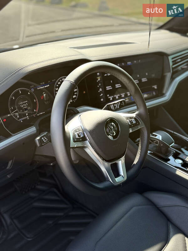 Внедорожник / Кроссовер Volkswagen Touareg 2018 в Днепре