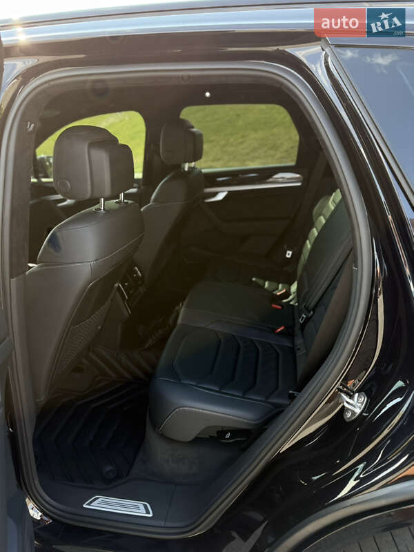 Внедорожник / Кроссовер Volkswagen Touareg 2018 в Днепре