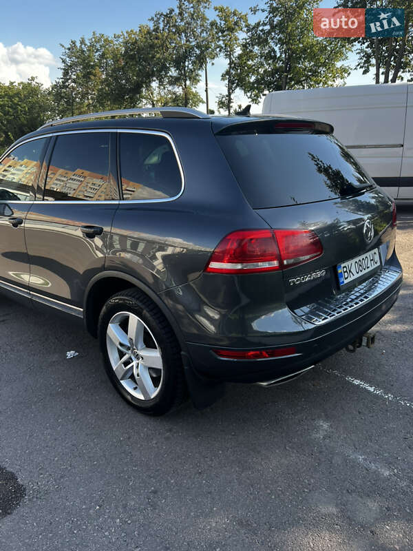 Внедорожник / Кроссовер Volkswagen Touareg 2012 в Ровно
