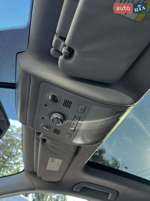 Внедорожник / Кроссовер Volkswagen Touareg 2012 в Ровно