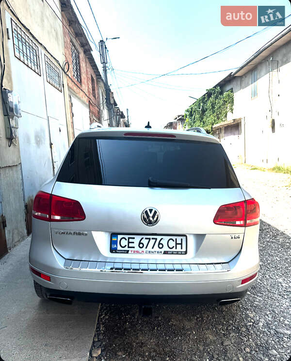 Внедорожник / Кроссовер Volkswagen Touareg 2012 в Черновцах