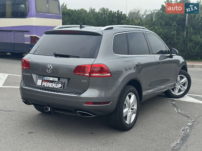 Позашляховик / Кросовер Volkswagen Touareg 2013 в Києві