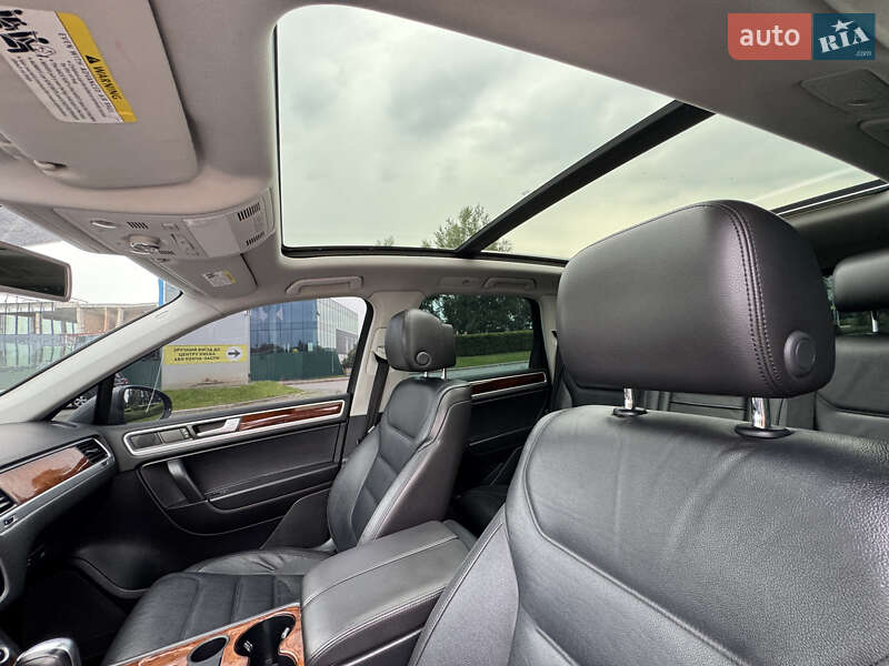 Позашляховик / Кросовер Volkswagen Touareg 2013 в Києві