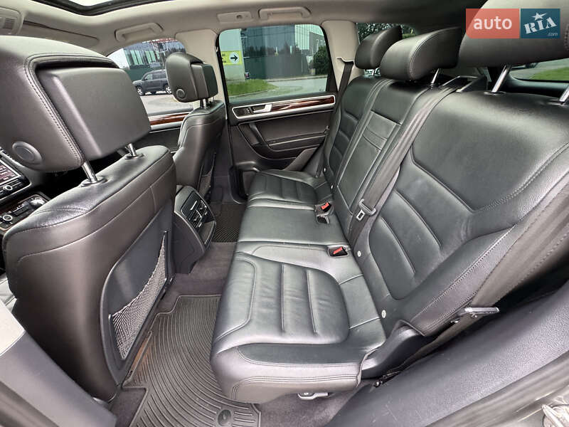 Позашляховик / Кросовер Volkswagen Touareg 2013 в Києві