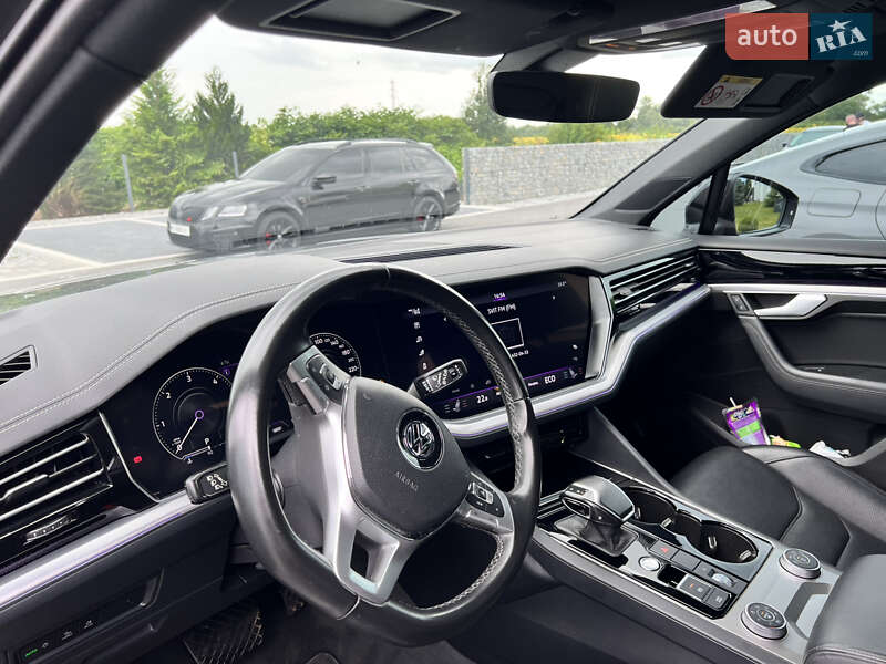 Позашляховик / Кросовер Volkswagen Touareg 2019 в Мукачевому