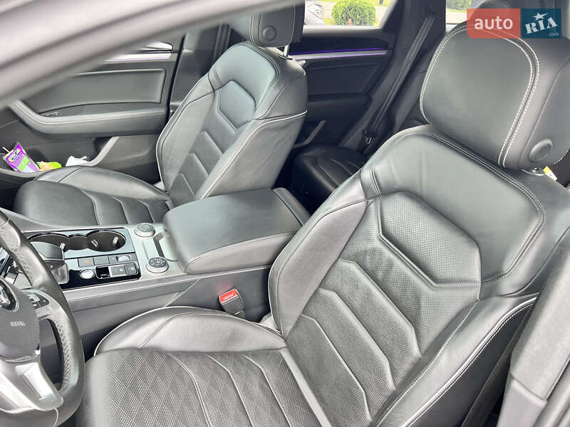 Позашляховик / Кросовер Volkswagen Touareg 2019 в Мукачевому