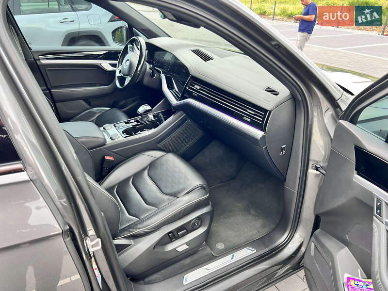 Позашляховик / Кросовер Volkswagen Touareg 2019 в Мукачевому