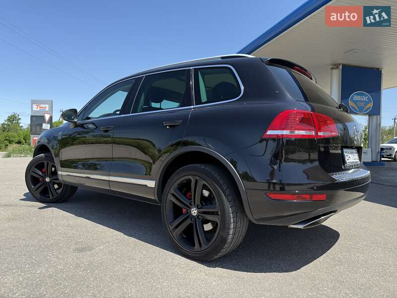 Внедорожник / Кроссовер Volkswagen Touareg 2014 в Кропивницком